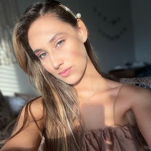 Meet your Posher, Elaine